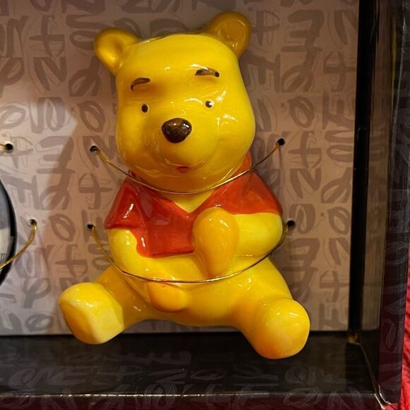 Disney Winnie the Pooh & 🍯 Honeypot Salt & Pepper Shakers NWT - Picture 2 of 7